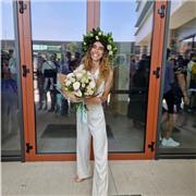Sono una studentessa universitaria solare e amichevole pronta ad aiutarti a svolgere i compiti e chiarire i tuoi dubbi